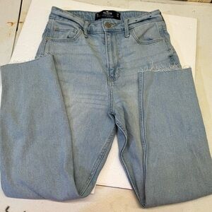 HOLLISTER EUC Ultra‎ High Rise Mom Jean Vintage Stretch Light Blue 3S=W26” L25”